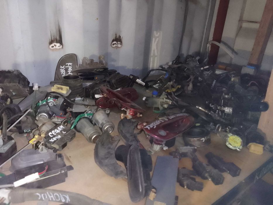 Запчасти  мазда 626 кронос б.у