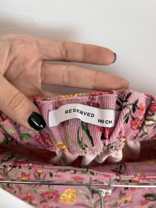 Поличка с цветя Reserved - 140см