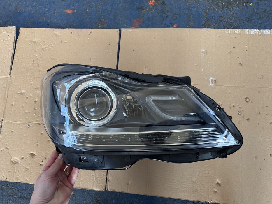 Far dreapta ILS xenon bixenon Mercedes w204 facelift