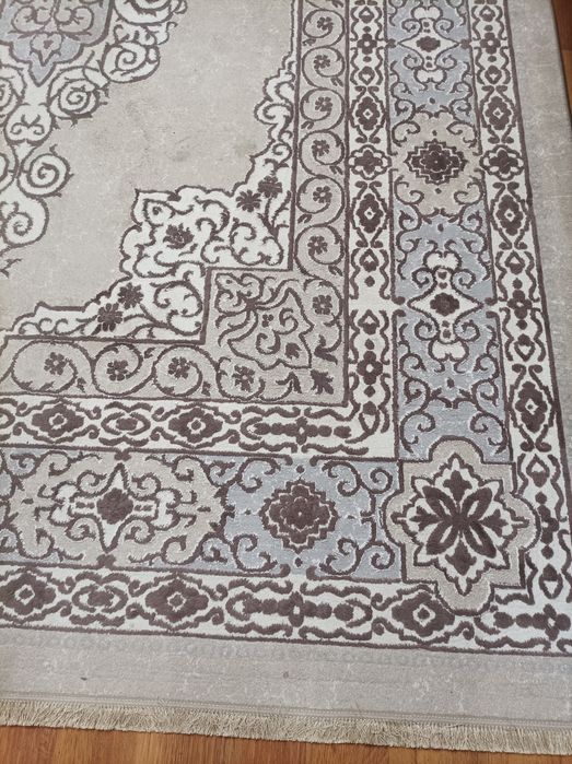 Ковер бу , телевизор, тумба,