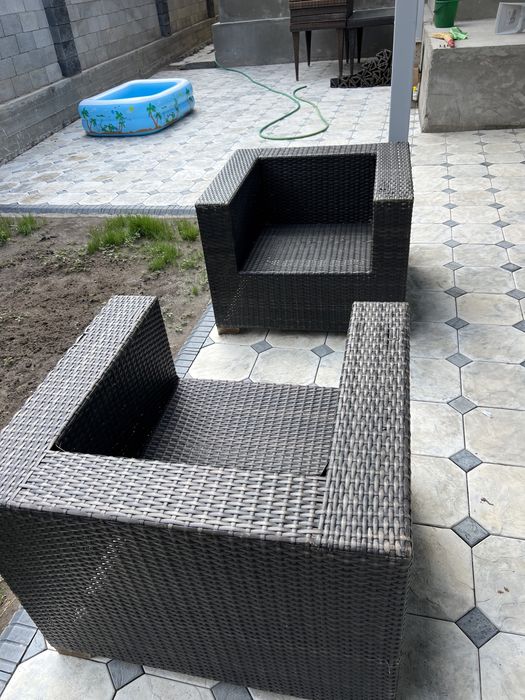 Срочно продам ротанговые кресла и столы