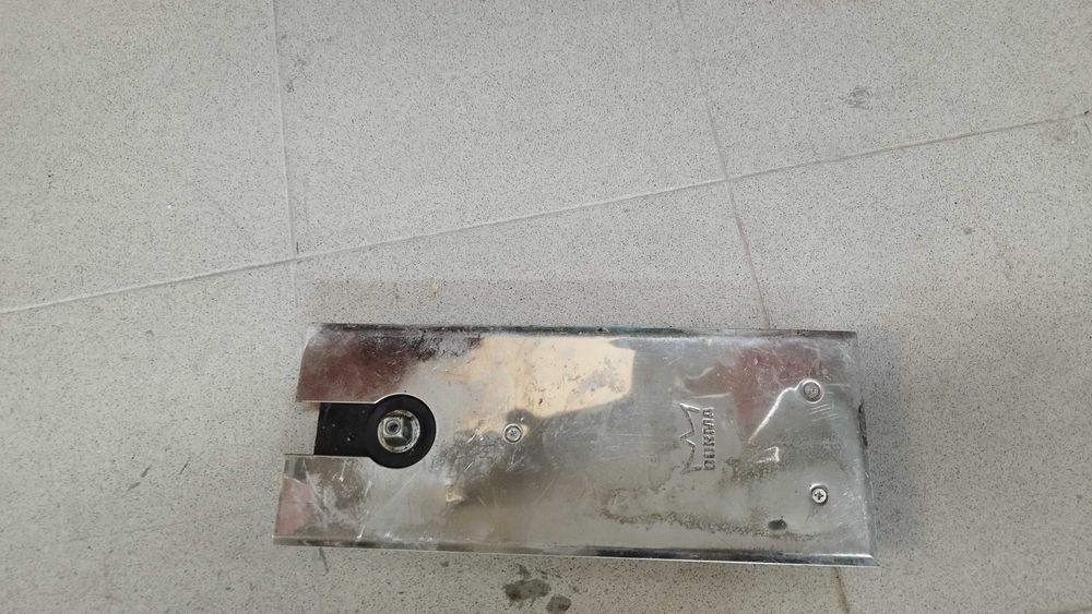 Части за стъклена врата брави , дръжки , подов автомат Dorma и др.