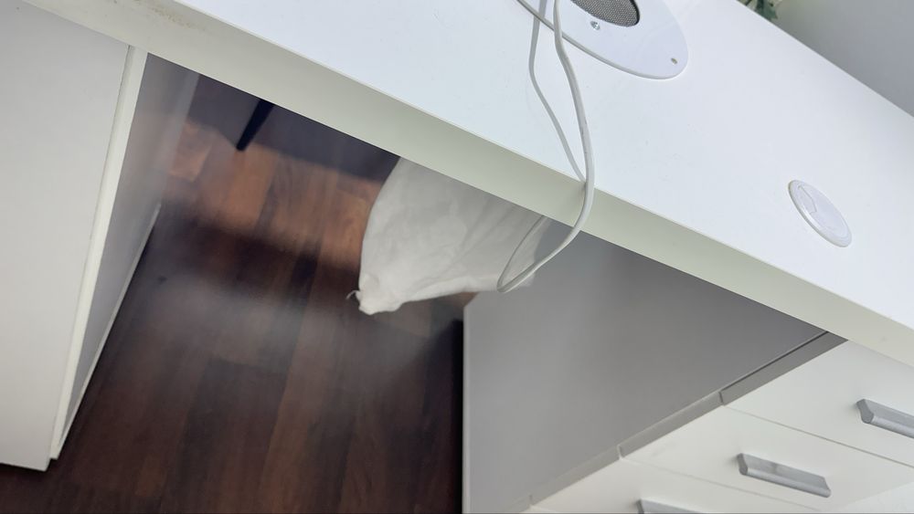 Masa manichiura cu aspirator