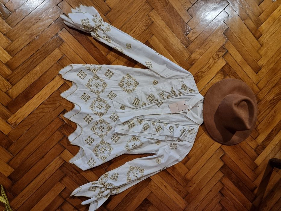 Camasa cu broderie
