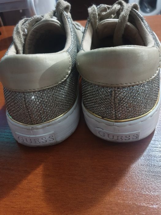 Продам блестящие кеды