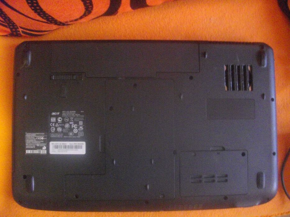 15,6" ACER Aspire 5536-Лаптоп-Отличен-RAM 4GB/HD 320GB/AMD Dual 2,1GHz