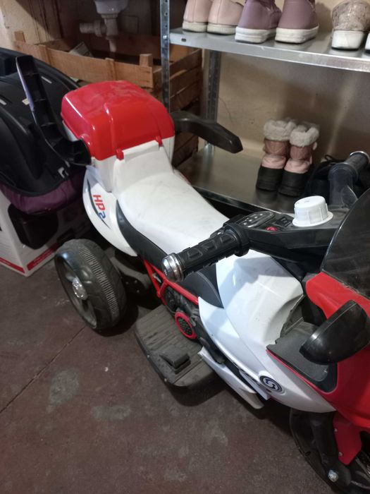 Детски акумолаторен мотор.