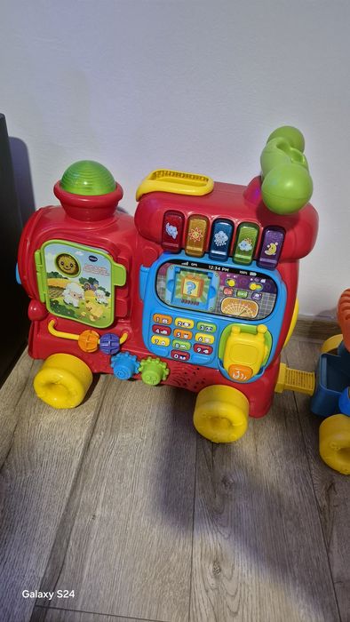 Vând trenulet si calut vtech,masinuta Mercedes,balansoar și moto