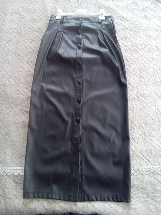 Продам костюм кожанный и платье