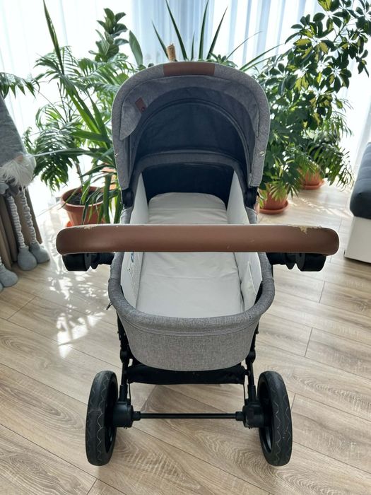 Vând cărucior Lionelo 3 in 1