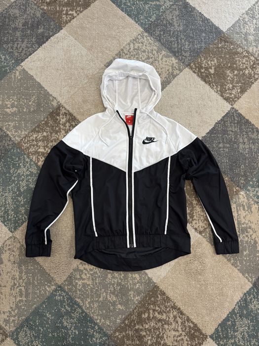 Дамска ветровка Nike