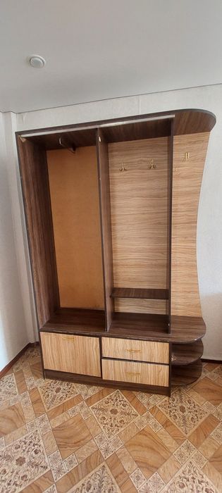 Продам прихожую за 20000.