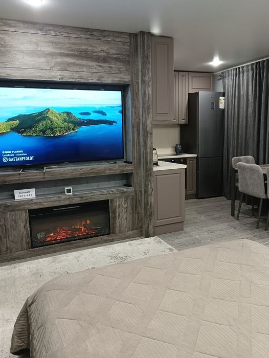 Студия с камином