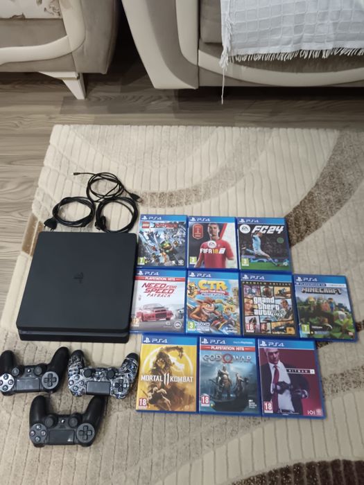 Ps4 slim със конзоли и игри