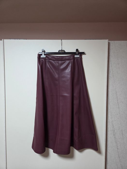 Нова кожена пола Reserved в бургунди
