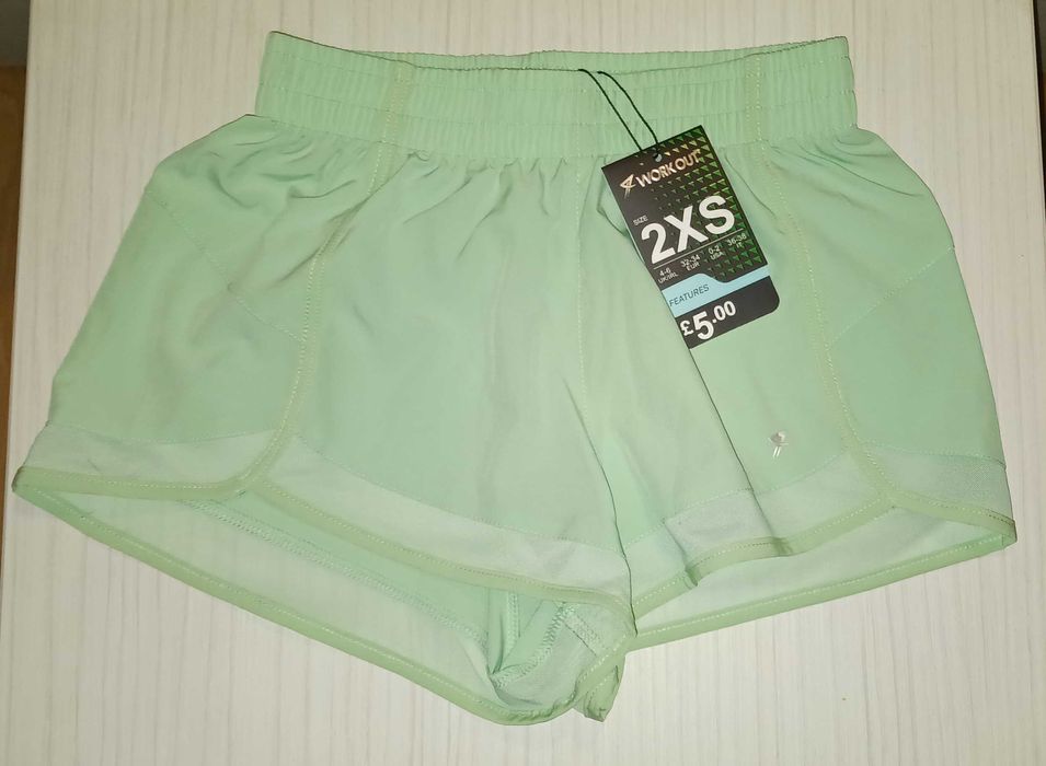 Pantaloni scurti marimea Xs