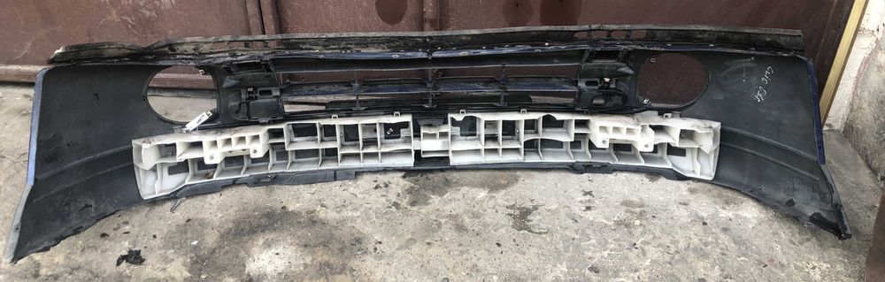 Предна броня от Рено клио 01г Renault clio 2001