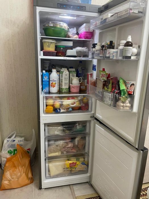 Холодильник Samsung