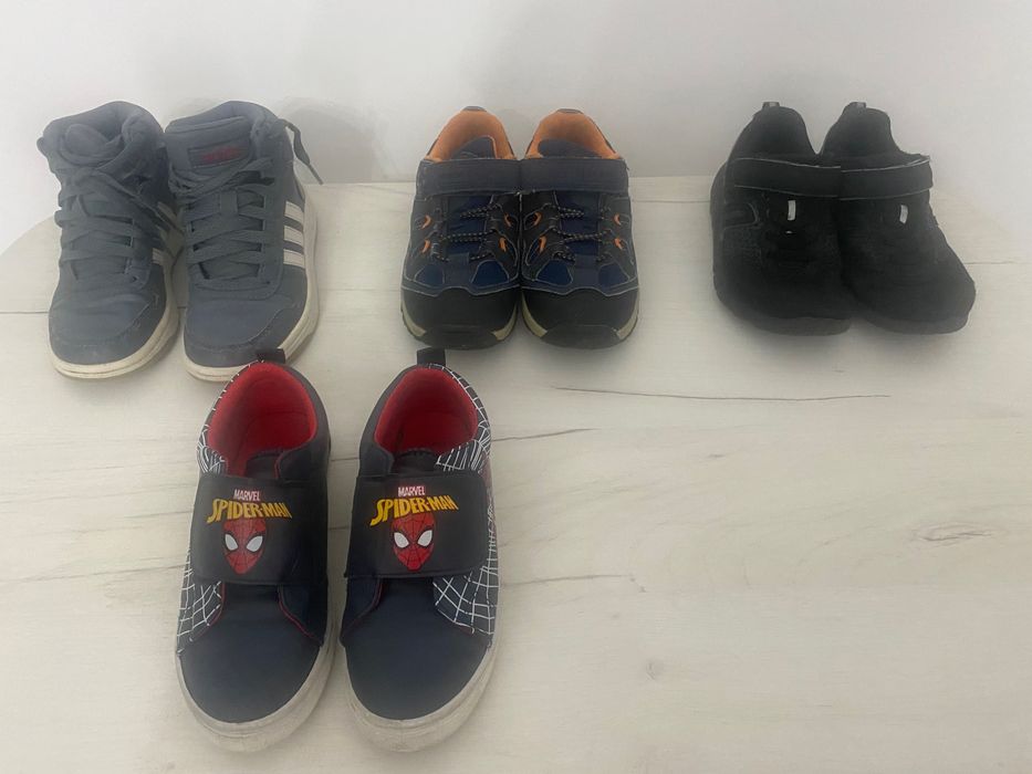 Adidasi baiat marimea 30