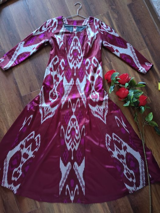 Красивые комплекты платье костюм адрас в отличном состоянии листай