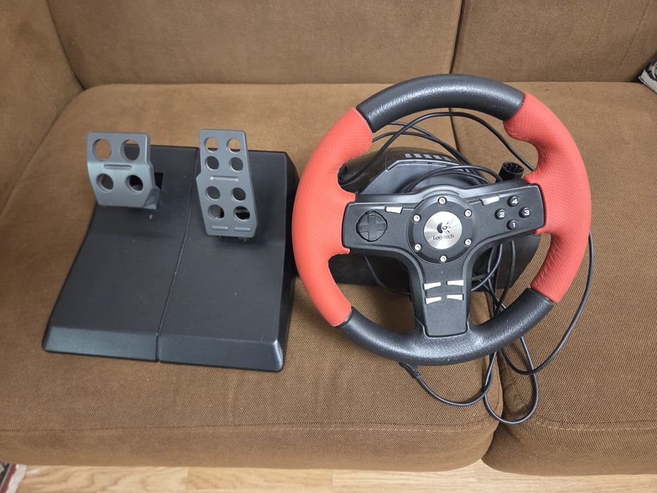 Volan gaming Logitech Formula force  pentru PC
