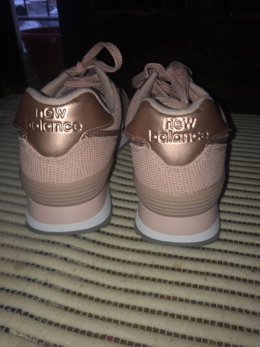 Нови, дамски маратонки  New Balance! В отлично състояние!