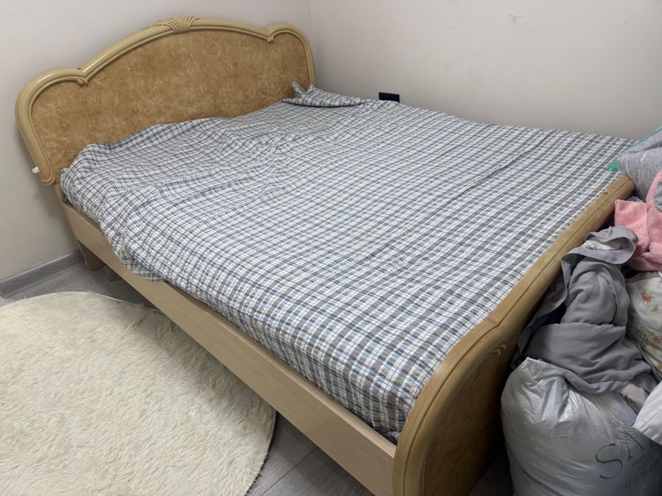 Кровать с матрасом