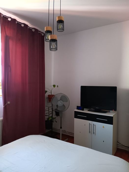 Vând apartament 3 camere