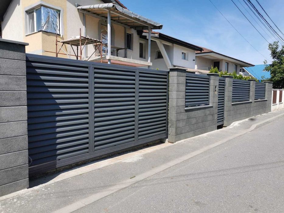 Garduri si porti din panou stil jaluzele si alte modele disponibile