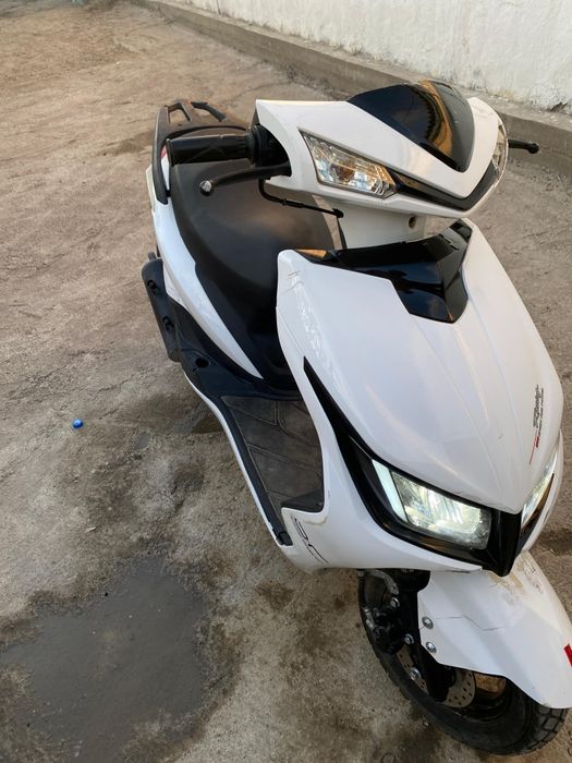 Продается Скутер м8.