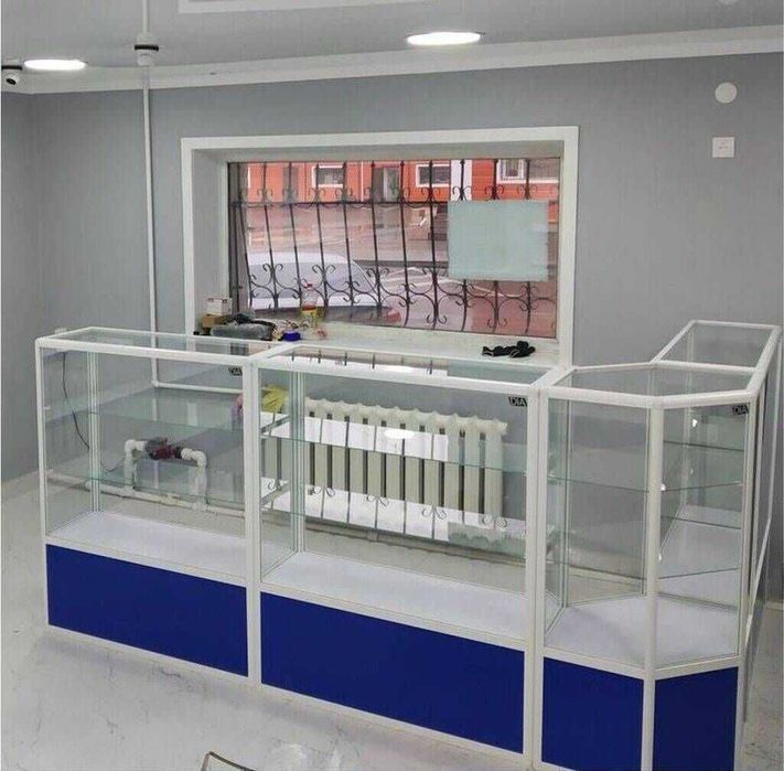 Витрины и прилавки, широкий ассортимент, в наличии