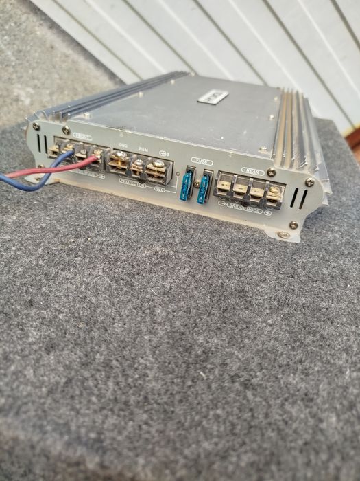 Сабвуфер. В рабочем состоянии.