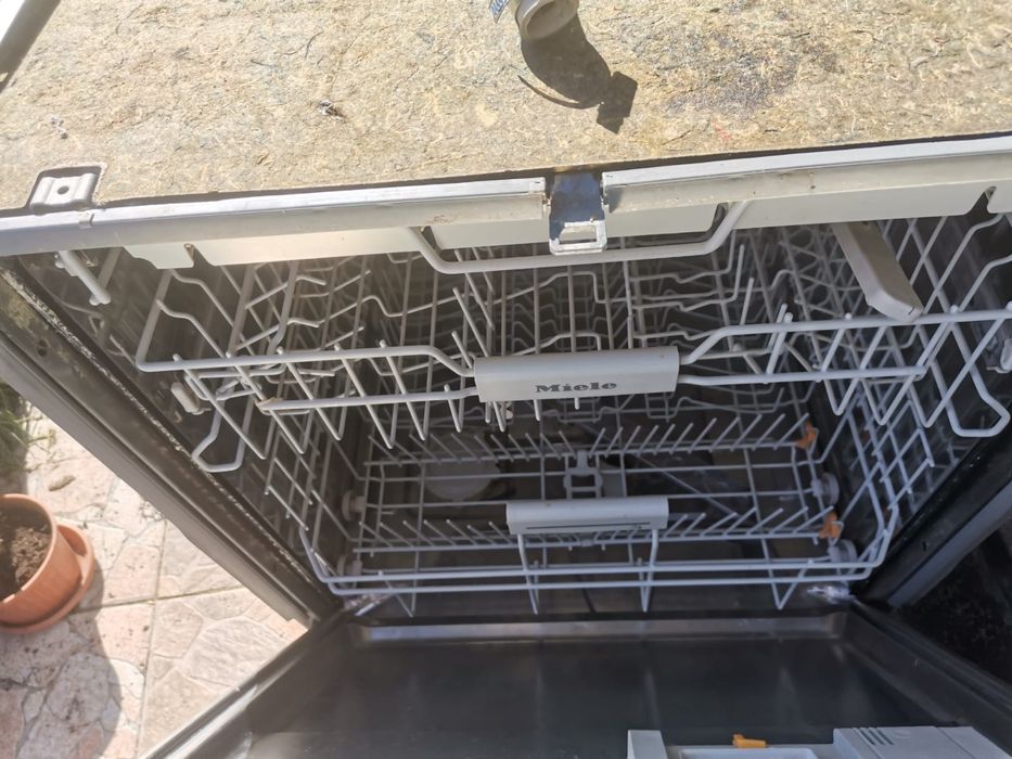 Masina de Spalt Vase Miele 60cm