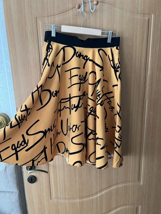 Fusta midi evazata galben cu negru