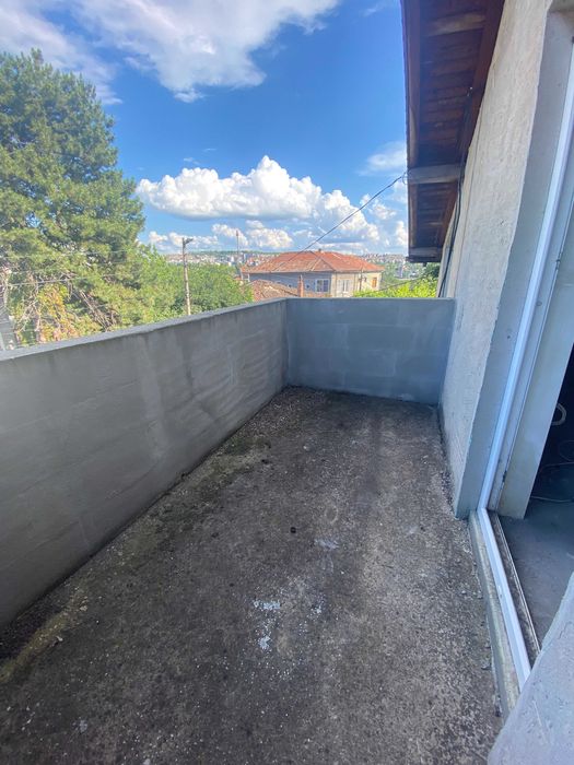 Самостоятелна нова къща, сп.Чайка, гараж