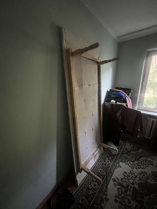 Продам обеденный стол.