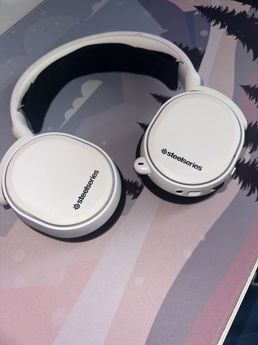 Vand casti steelseries