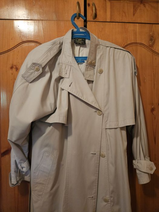 Плащ женский бежевый