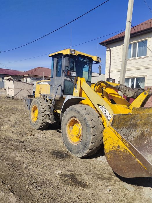 Погрузчик фронтальный LW-300F.