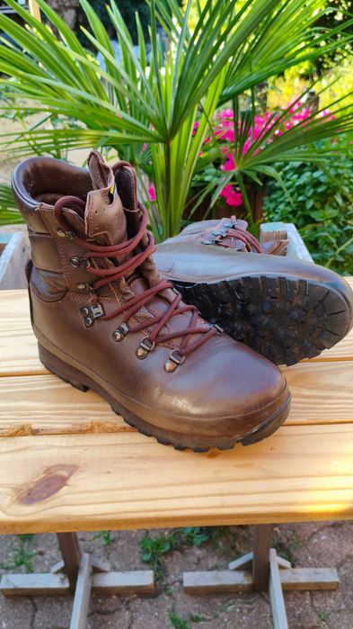 Bocanci militari originali Altberg Defender Combat Boots, culoare maro