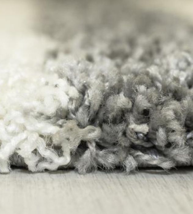 Красив килим в бежово или сиво