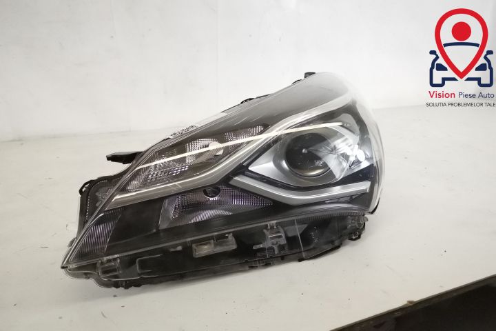 Ляв фар Оригинален Халогенен В добро състояние Тойота Ярис / Toyota Ya