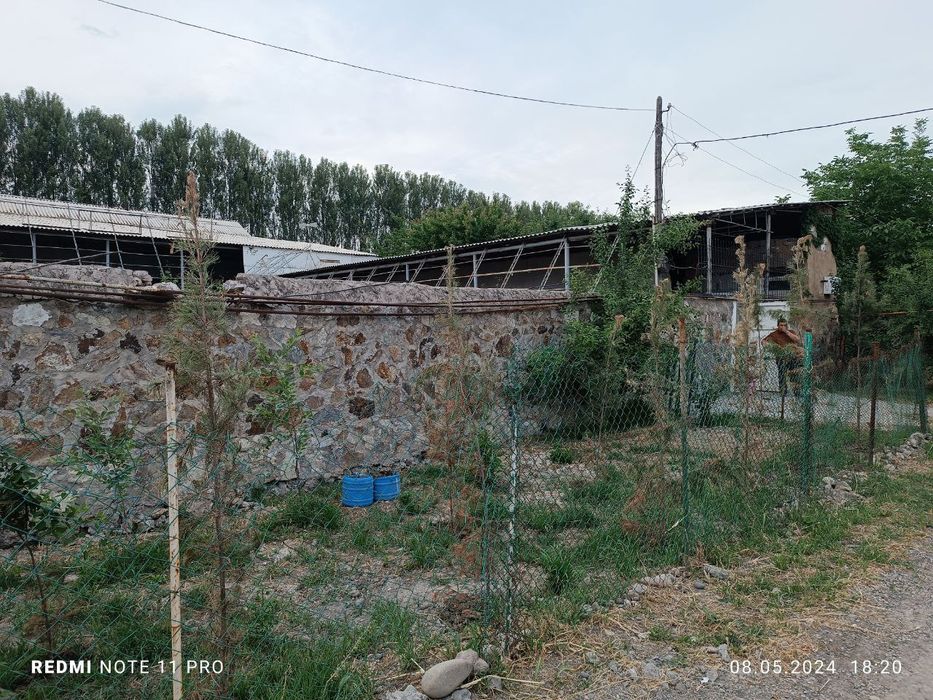 Yer sotiladi laylak maxallada