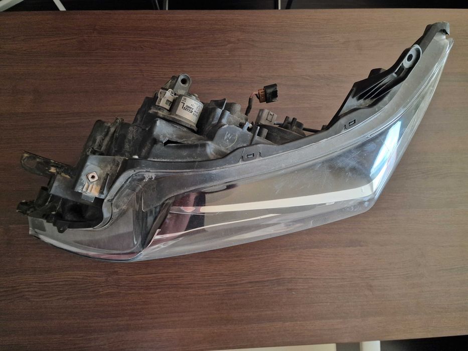 Оригинален ляв фар от Toyota Land Cruiser Prado J150