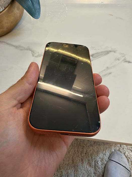 Iphone 17 Pro в Гаранция + Зарядно