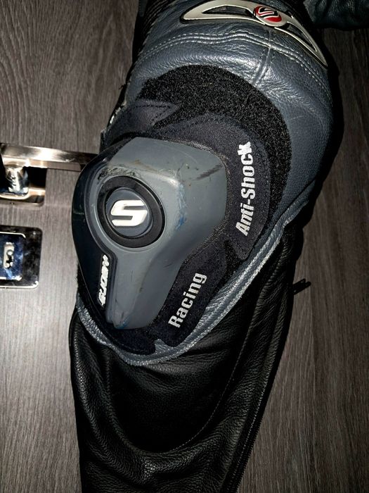 Pantaloni moto piele Suomy