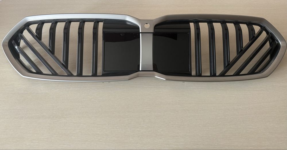 Предна решетка за BMW f70
