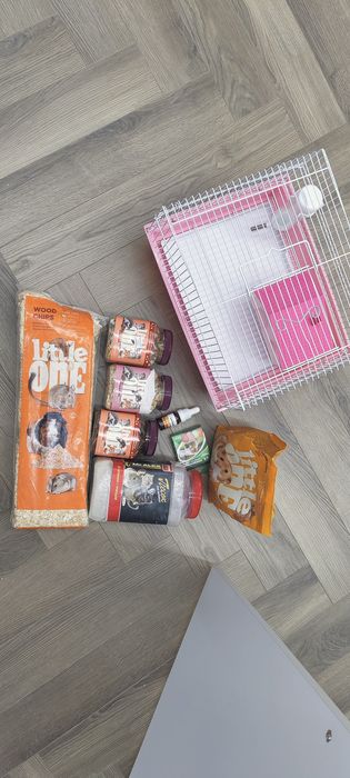 Продам домик, корм, наполнитель для хомяка