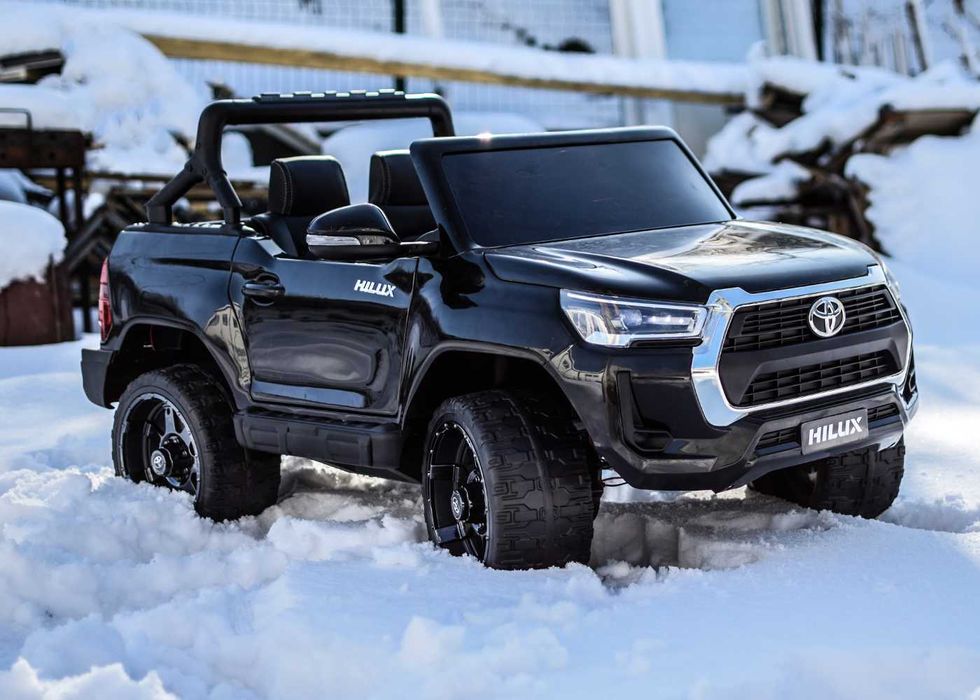 Masinuta electrica pentru 2 copii Toyota Hilux 4x 45W 12V 14Ah Black