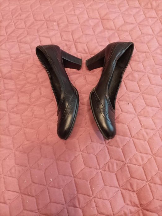 Продавам дамски обувки,номер 39